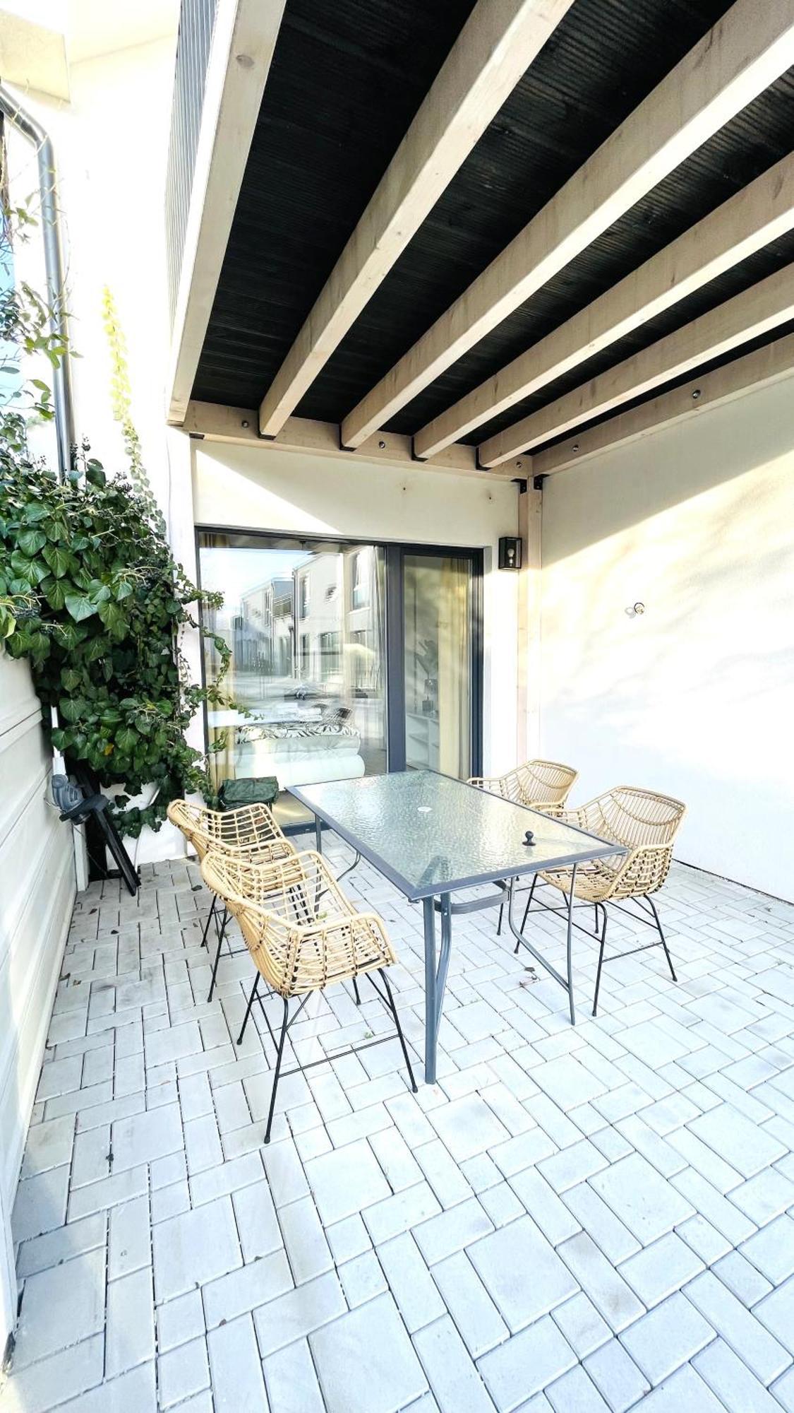 House Flow, 3 Room, Free 2 Parking 브라티슬라바 외부 사진