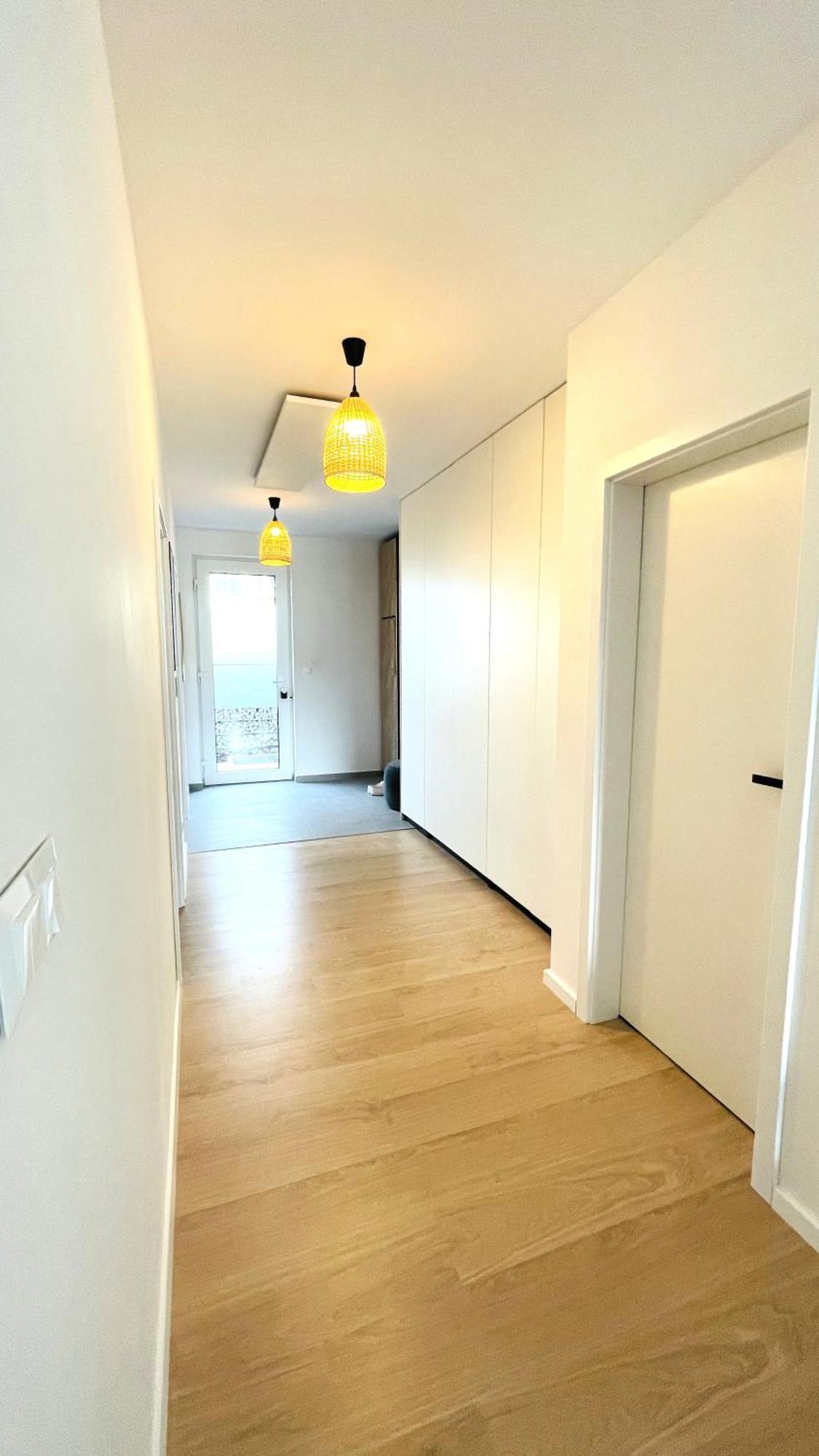 House Flow, 3 Room, Free 2 Parking 브라티슬라바 외부 사진
