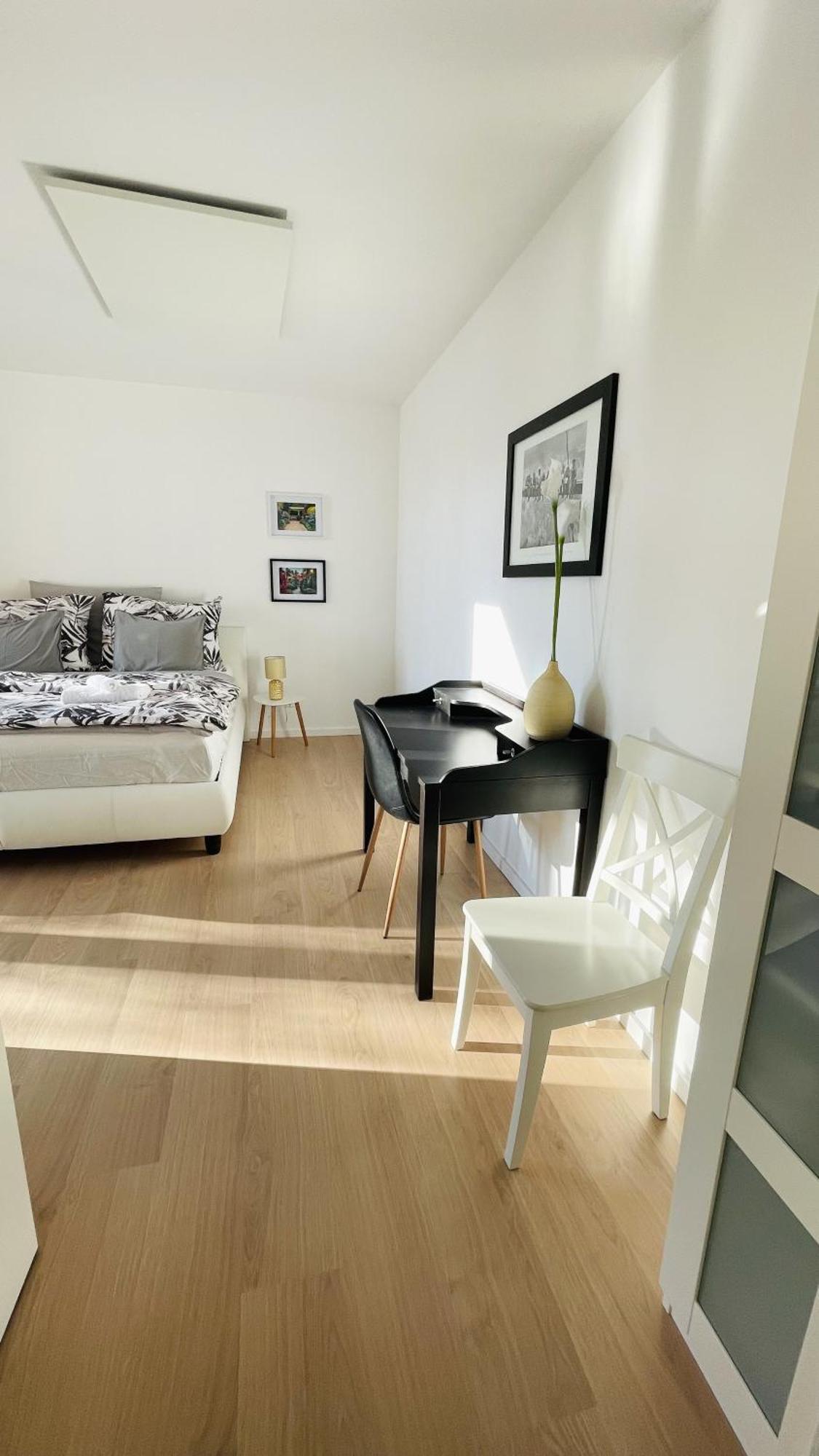 House Flow, 3 Room, Free 2 Parking 브라티슬라바 외부 사진
