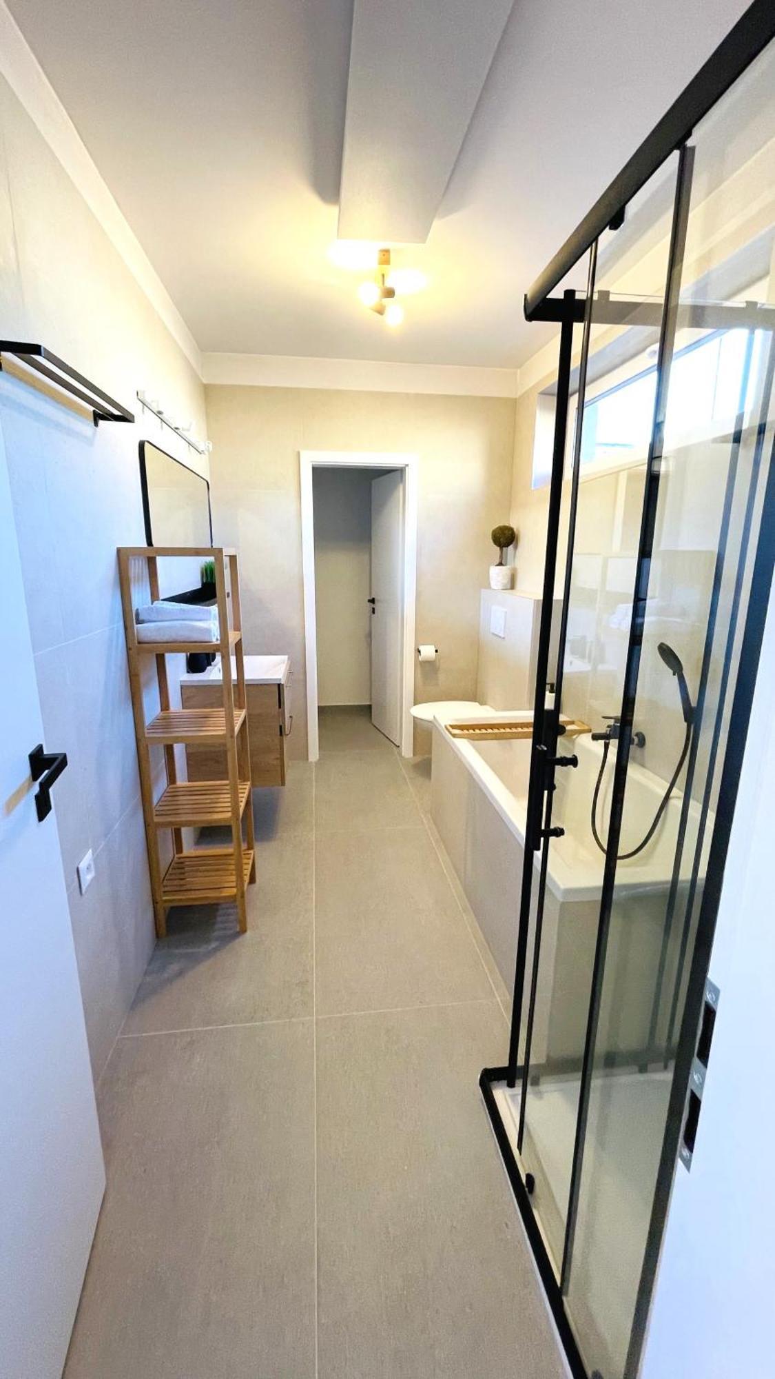 House Flow, 3 Room, Free 2 Parking 브라티슬라바 외부 사진