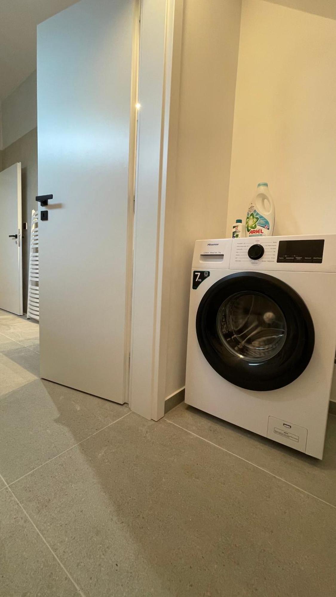 House Flow, 3 Room, Free 2 Parking 브라티슬라바 외부 사진