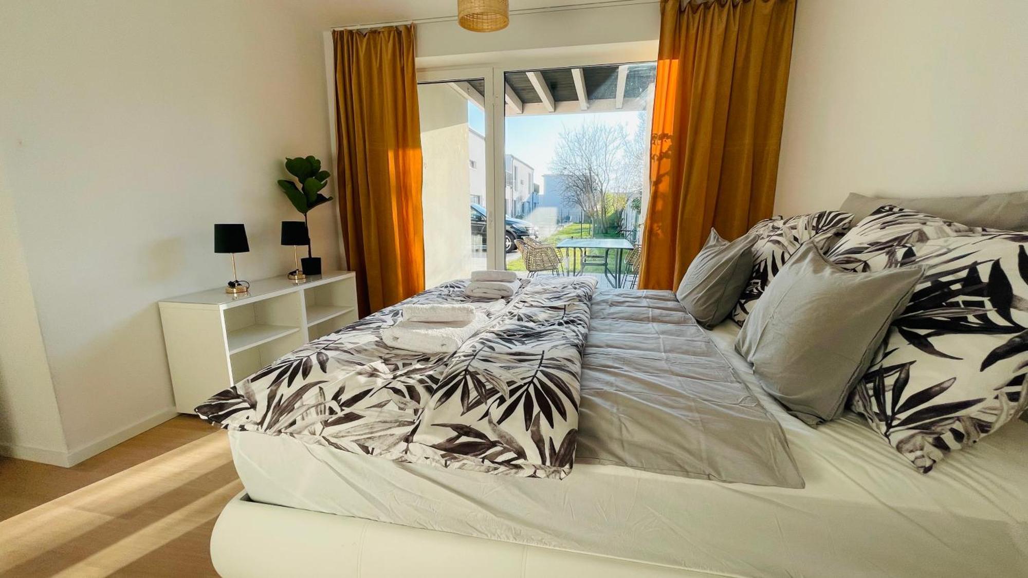 House Flow, 3 Room, Free 2 Parking 브라티슬라바 외부 사진