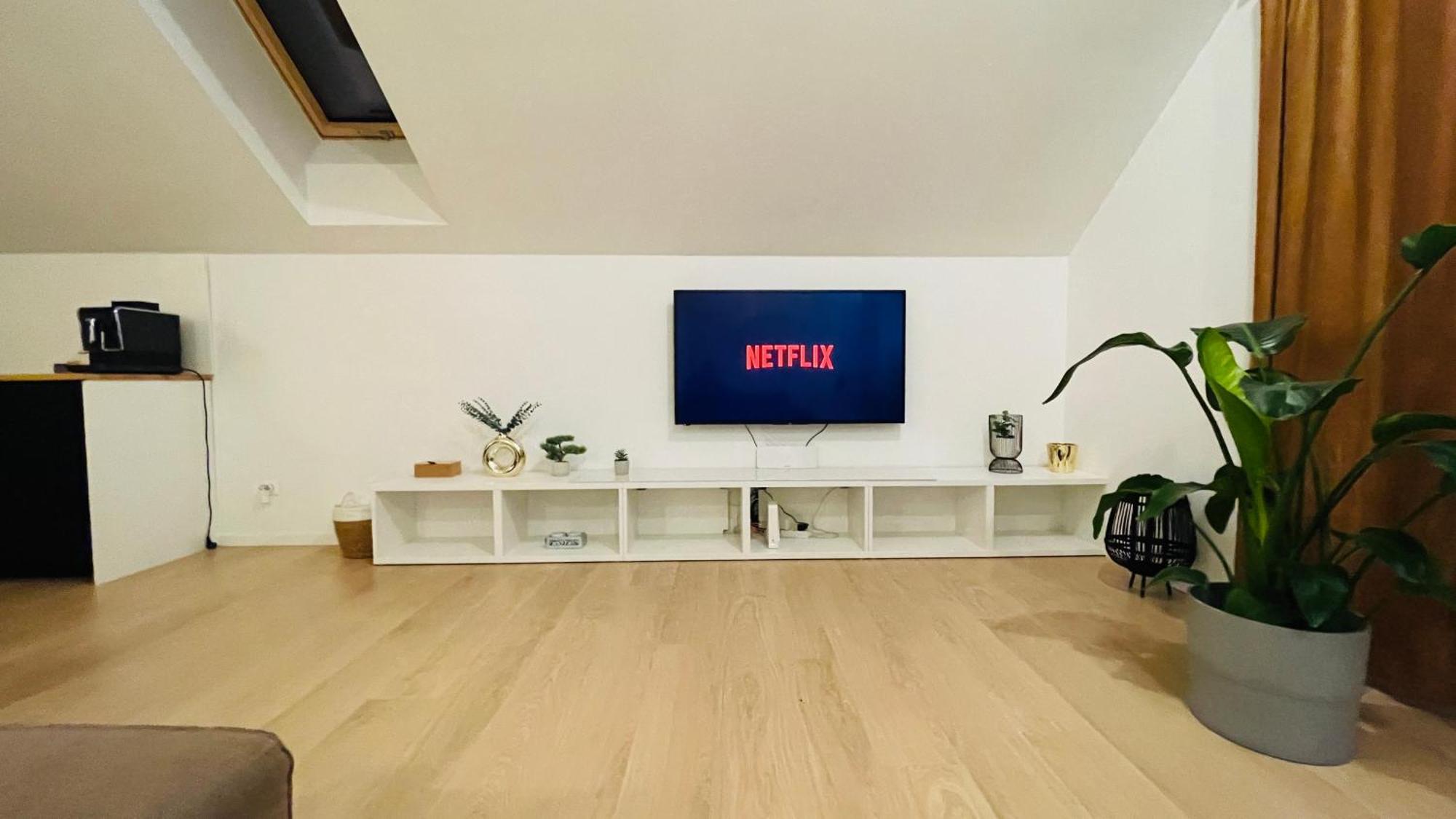 House Flow, 3 Room, Free 2 Parking 브라티슬라바 외부 사진
