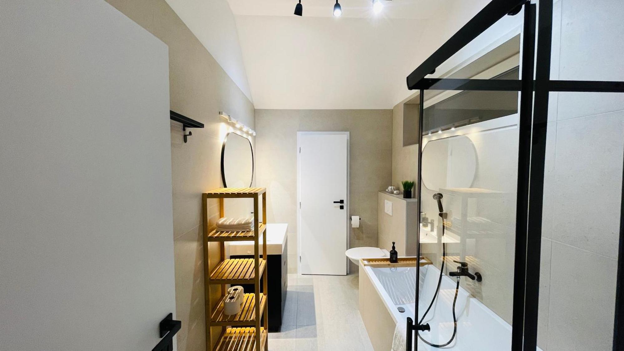 House Flow, 3 Room, Free 2 Parking 브라티슬라바 외부 사진