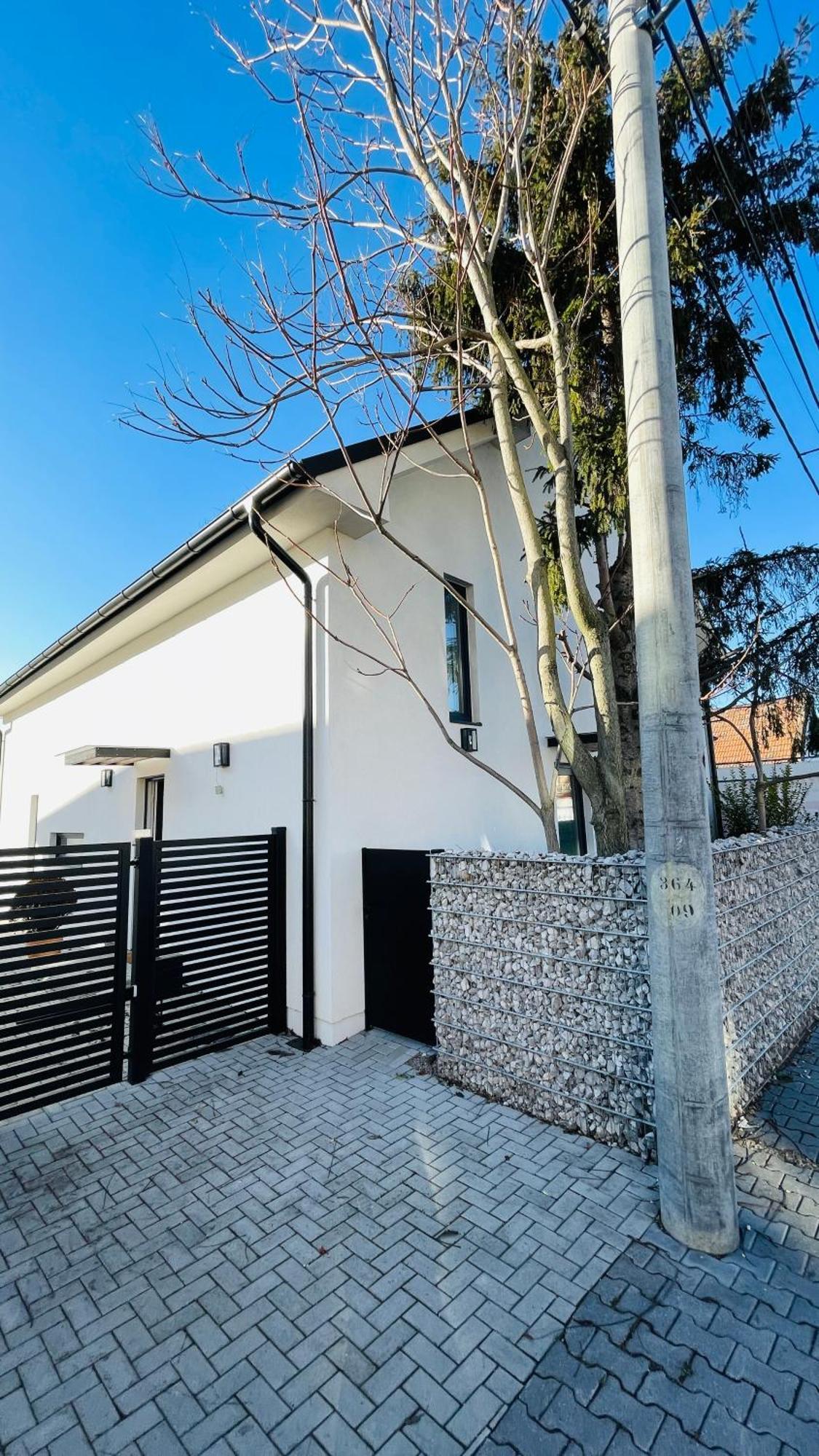House Flow, 3 Room, Free 2 Parking 브라티슬라바 외부 사진