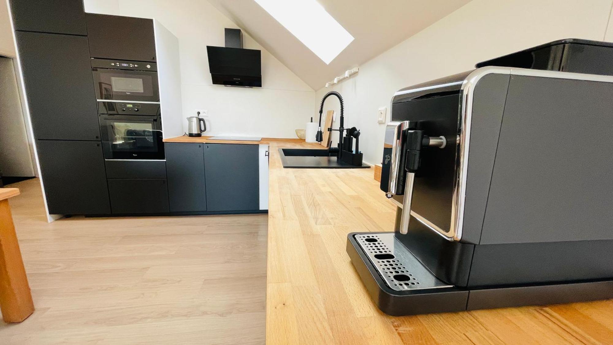 House Flow, 3 Room, Free 2 Parking 브라티슬라바 외부 사진