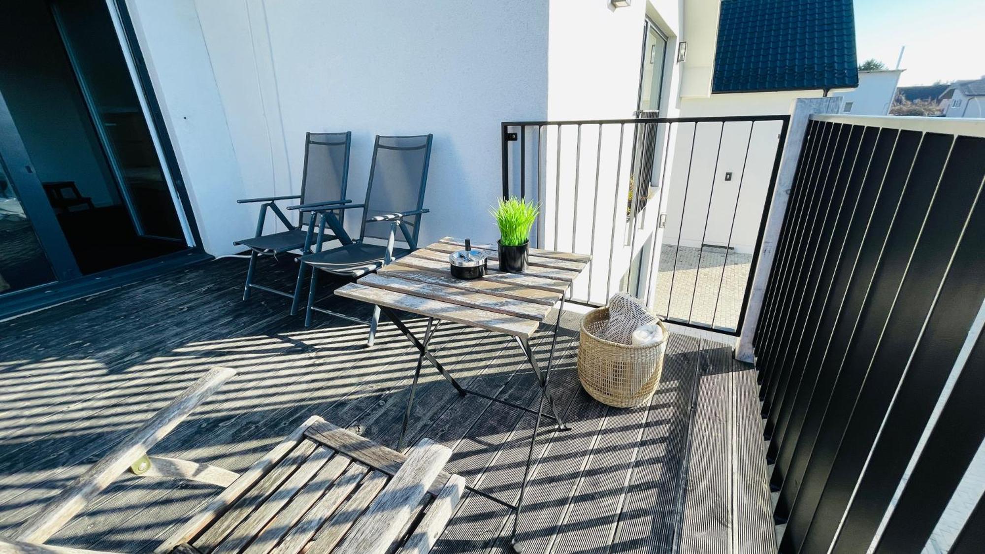 House Flow, 3 Room, Free 2 Parking 브라티슬라바 외부 사진