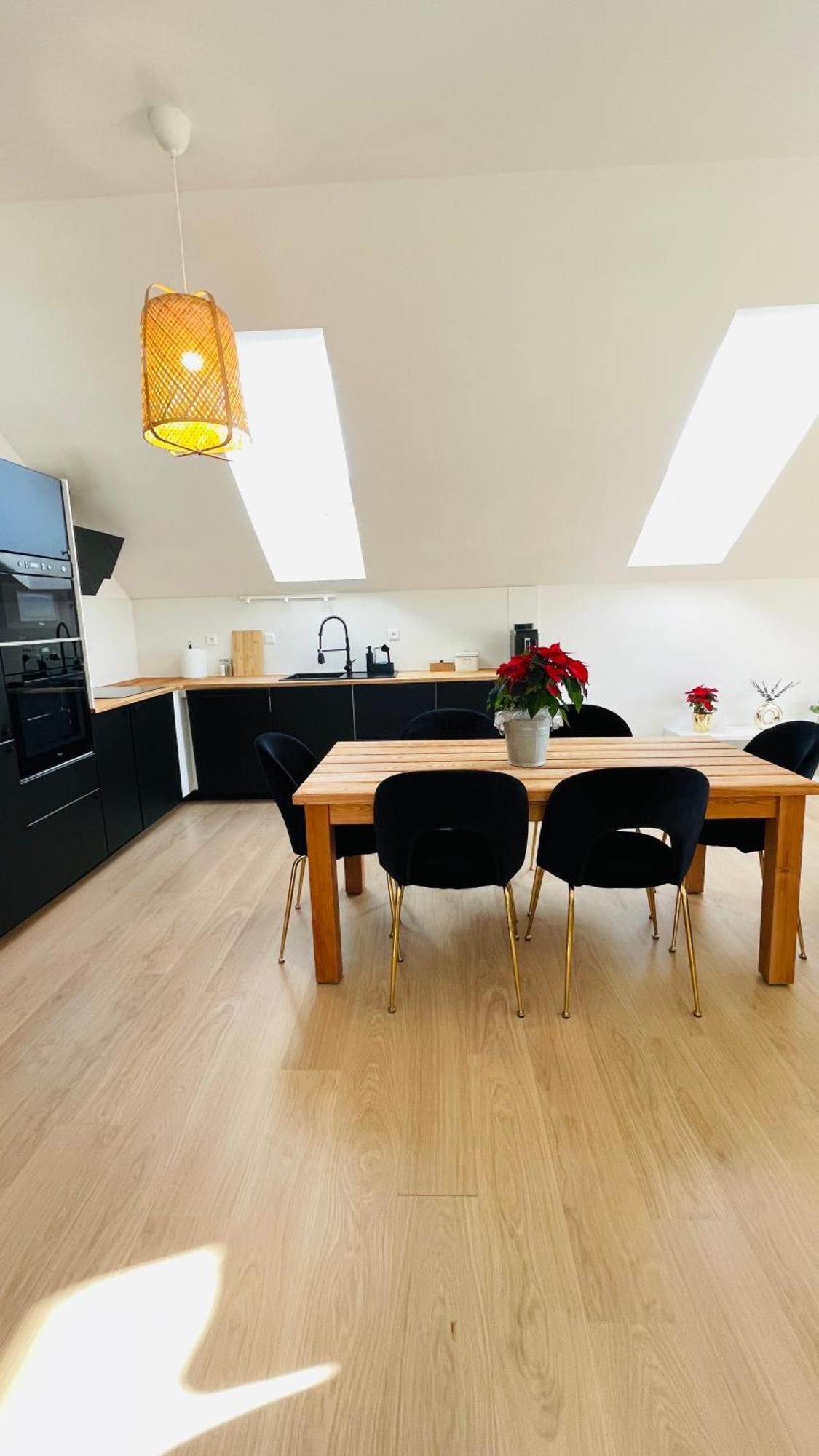House Flow, 3 Room, Free 2 Parking 브라티슬라바 외부 사진
