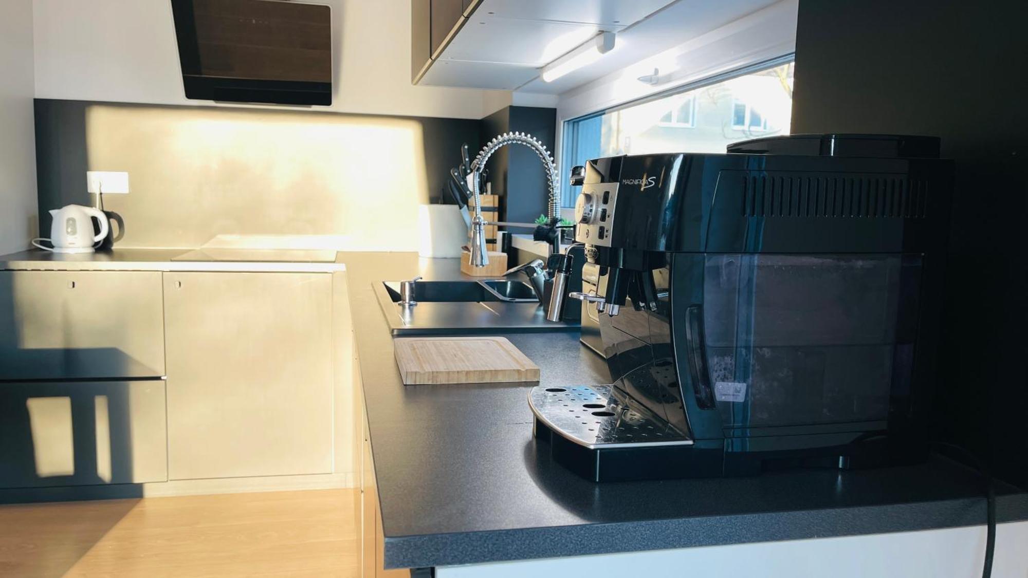 House Flow, 3 Room, Free 2 Parking 브라티슬라바 외부 사진