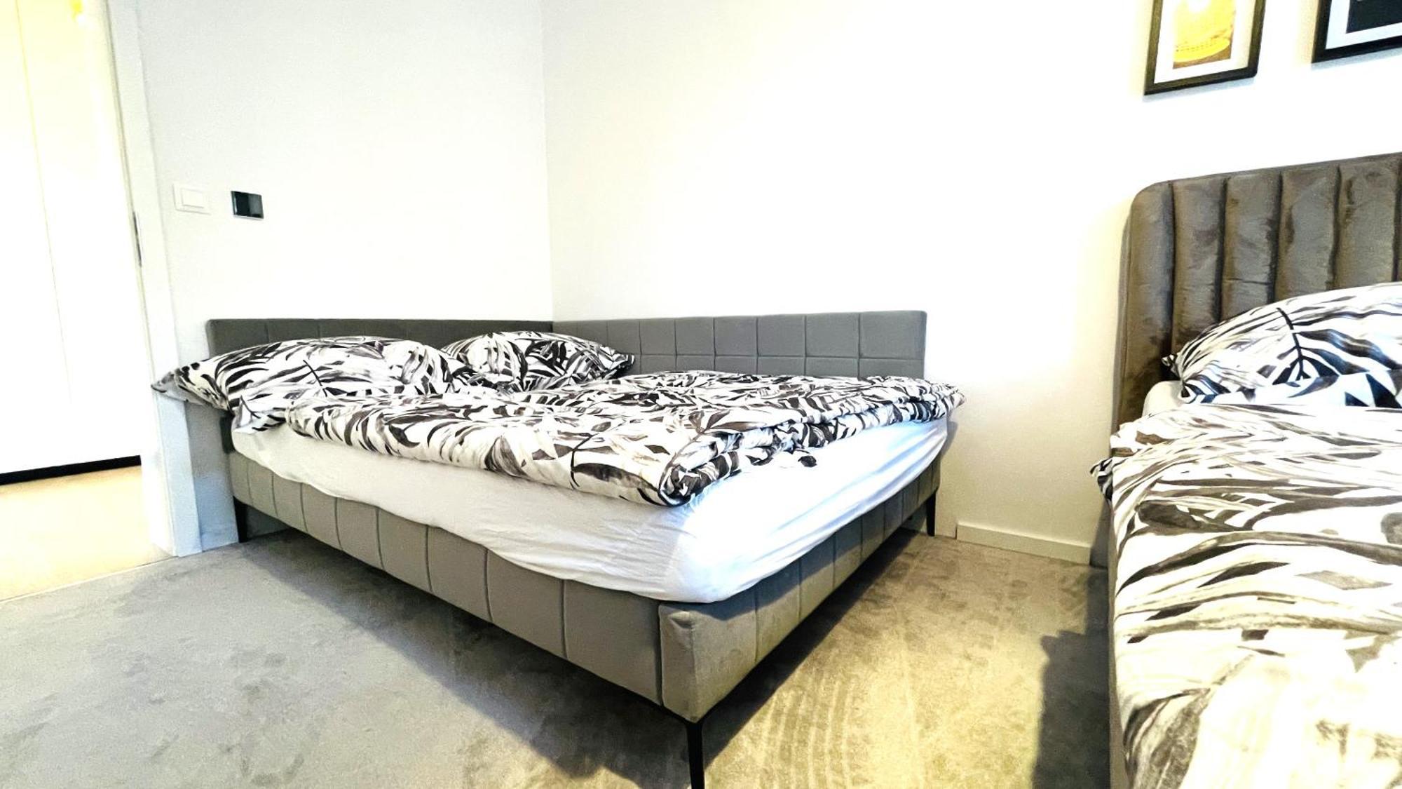 House Flow, 3 Room, Free 2 Parking 브라티슬라바 외부 사진